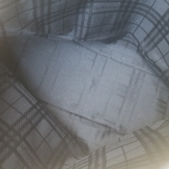 Authentic Burberry Handbag (TOTE)9 - Picture 11 of 13